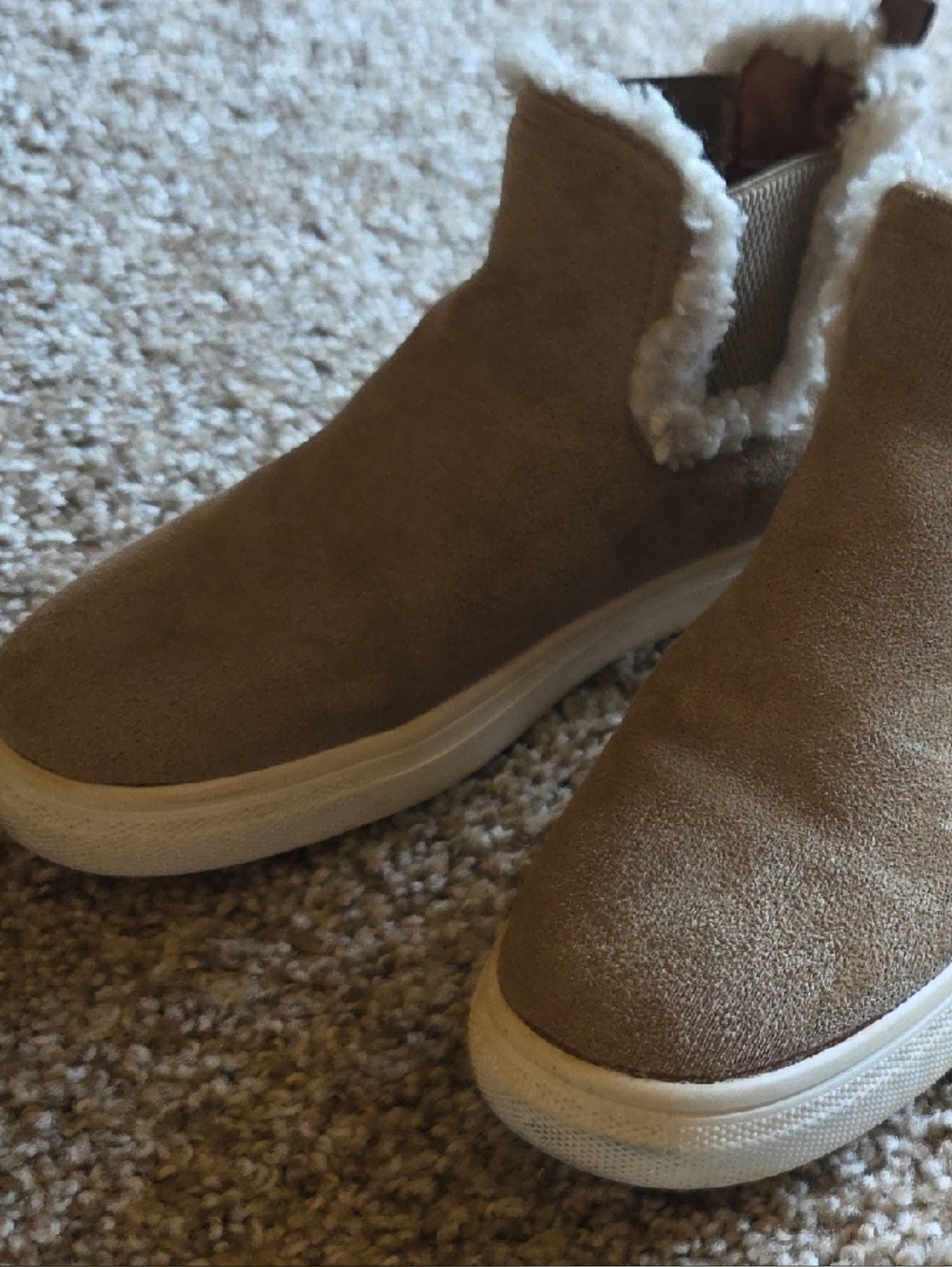 Lucky Brand Tan Suede Ankle Slip-On Boots with White Faux Fur. Kids Size